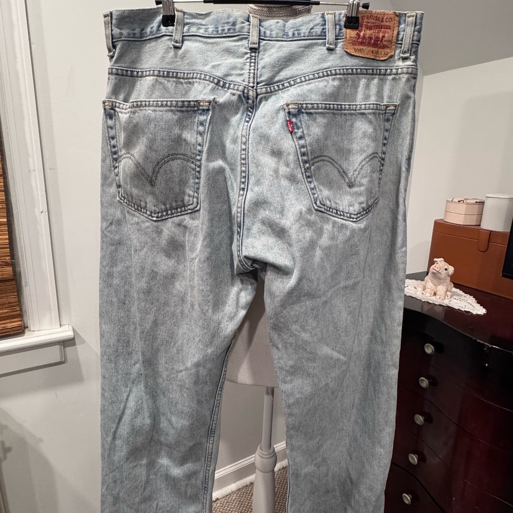 Vintage Levi's Men's Classic Light Blue Straight Jeans - Picture 8 of 16